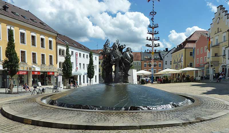 Cham: Marktplatz mit Marktbrunnen